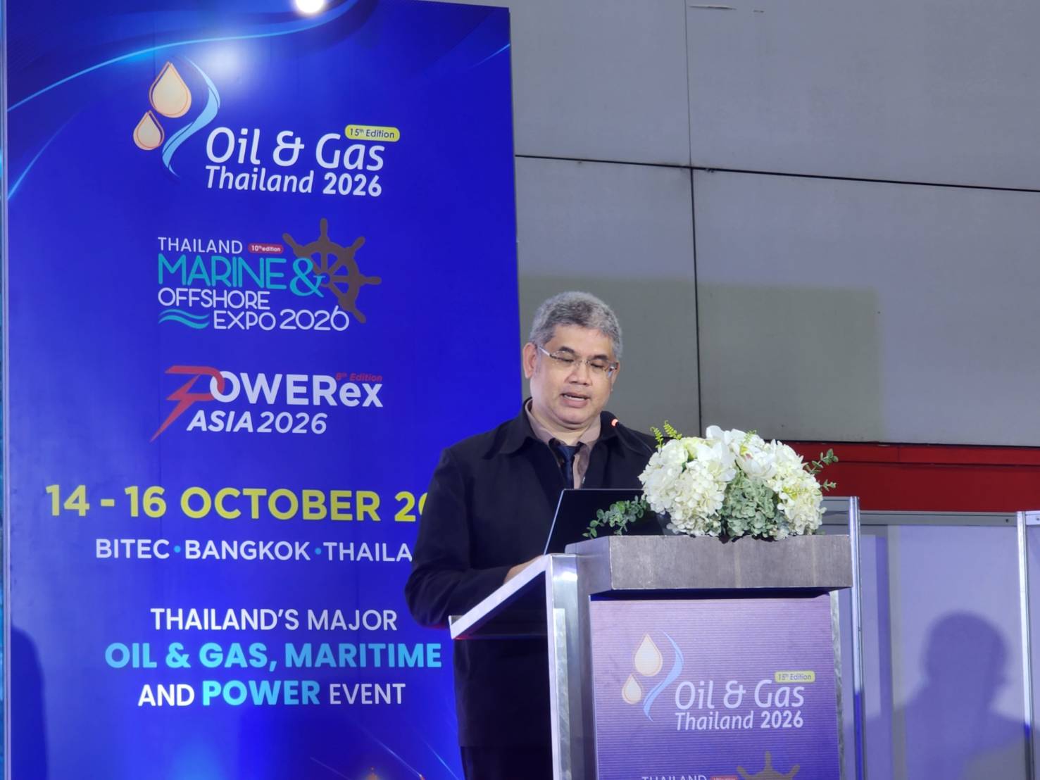 คุณอัษฎาวุธ เบญจพร วิทยากรจาก ส.ส.ท. บรรยายบนเวที THAILAND ENERGY CONFERENCE 2026